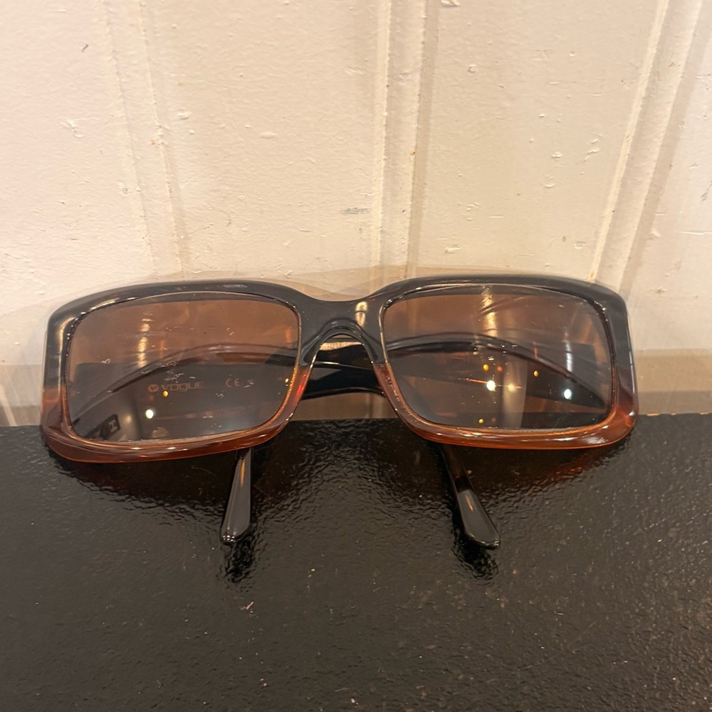 VTG VOGUE brown tortoiseshell frame VO 2363-S sunglasses Y2K